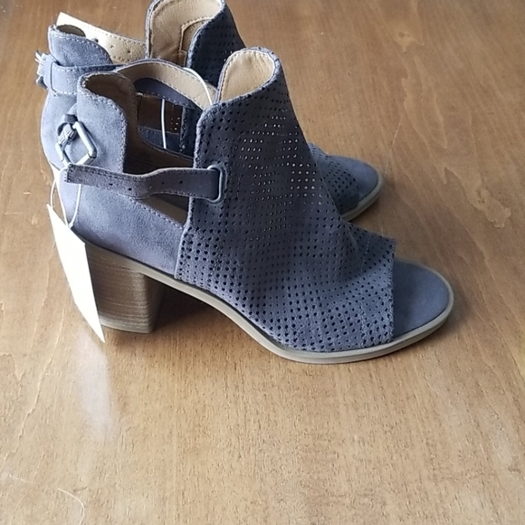 Gray Lizzy Universal thread bootie shoes - Picture 3 of 9